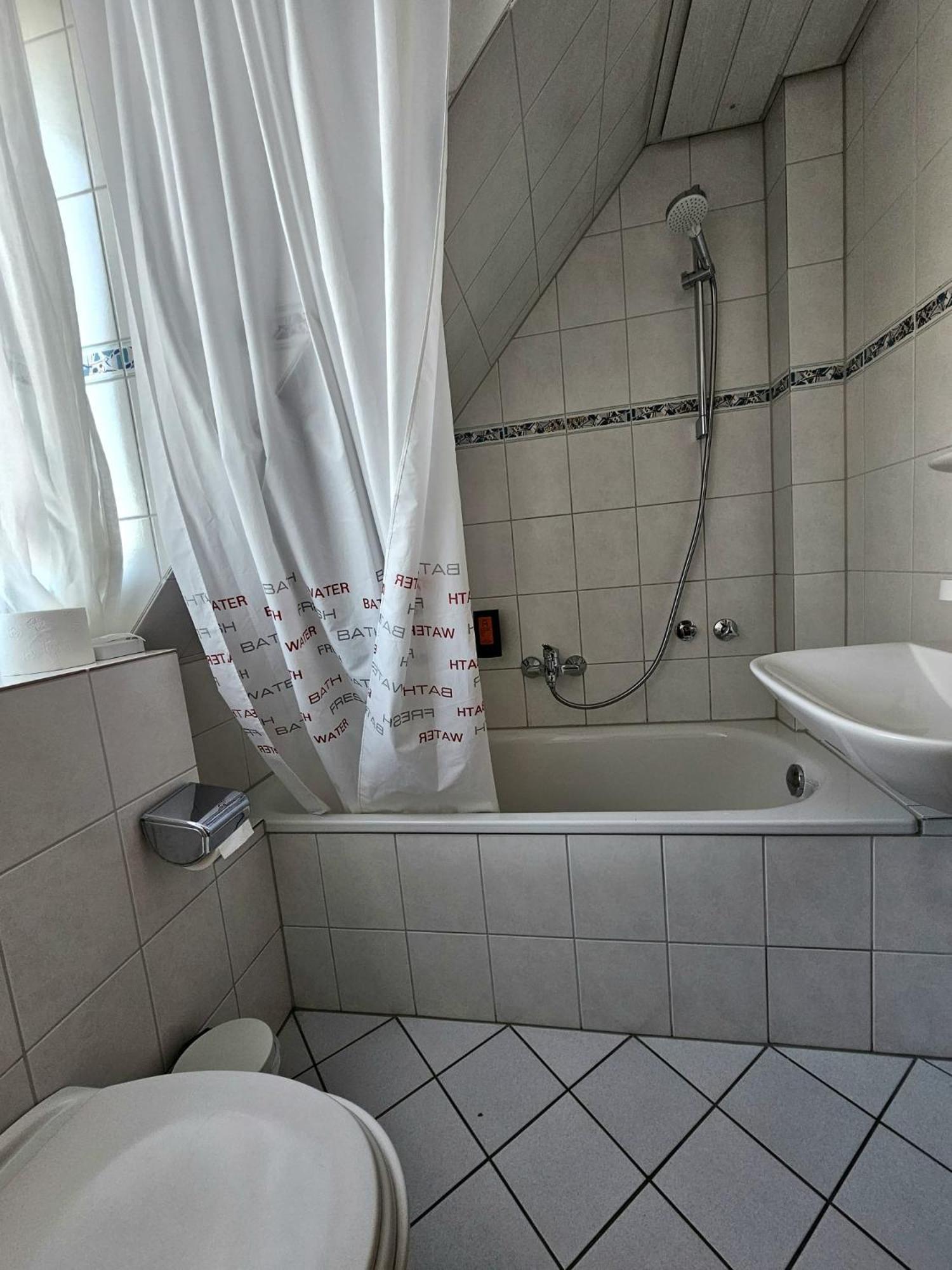 Hotel Ruedesheimer Hof Rüdesheim nad Renem Zewnętrze zdjęcie